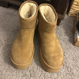 UGG classic platform